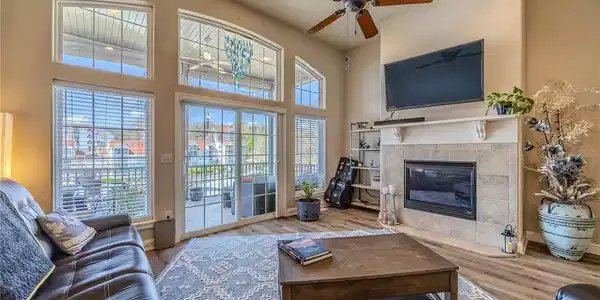 478 Lakeshore Drive