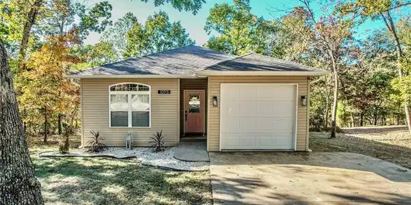 1095 Cherokee Road