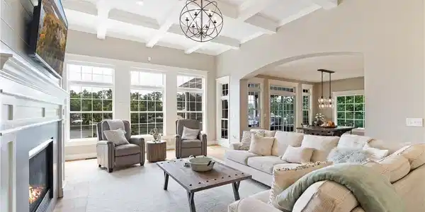 Image 4: Natural Light Throughout