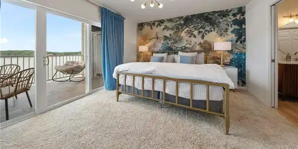 Image 3: Large Master Bedroom with ensuite & accent wall