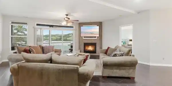 Image 2: 9' ceilings at Great Room