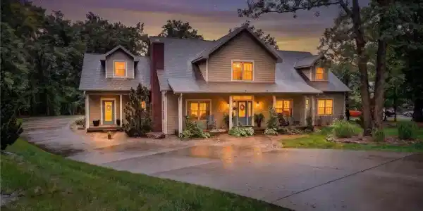 40 Eastwood Court