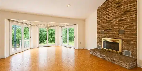 Image 4: Living Room/Dining