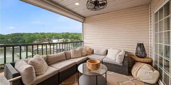 Image 2: Deck