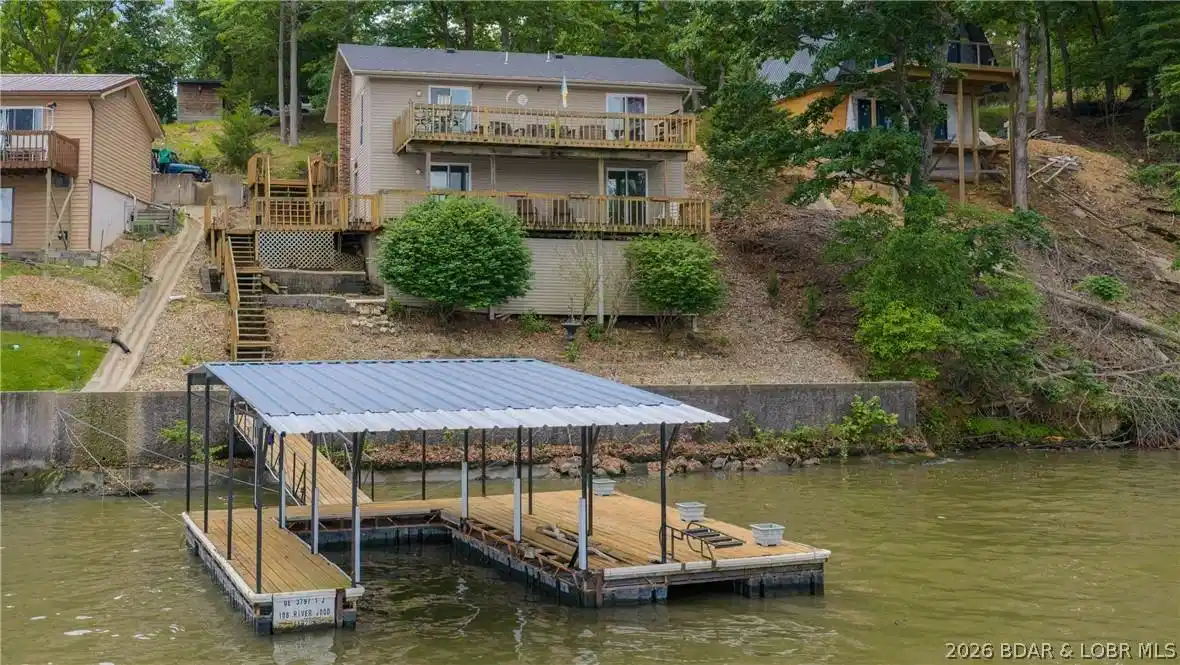Image 1: 90 ft of Lake frontage, with over 90ft wide dock e