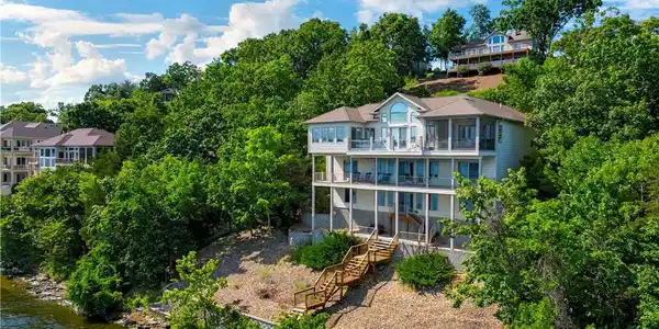 1129 Beacon Pointe Circle