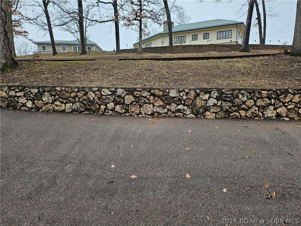 Image 4: Middle section of driveway