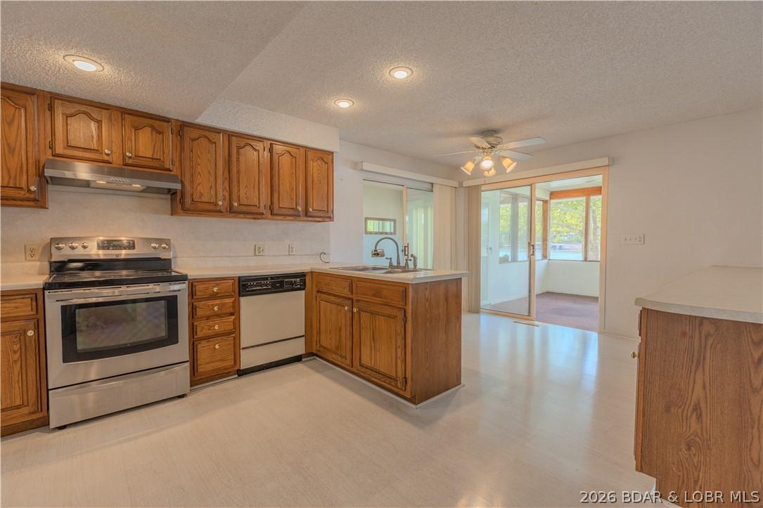 Image 3: Kitchen.