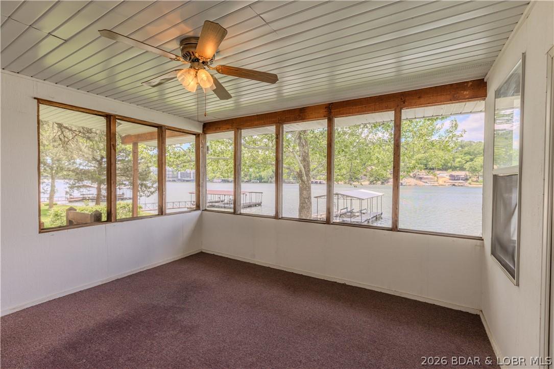 Image 4: Screened porch off of the kitchen.