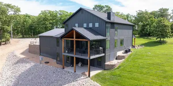 1275 Bluff Drive
