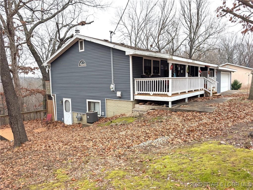 Image 3: Side of the home