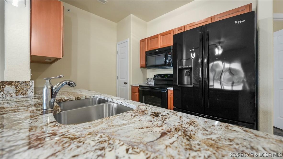 Image 4: Gorgeous granite upgrade!