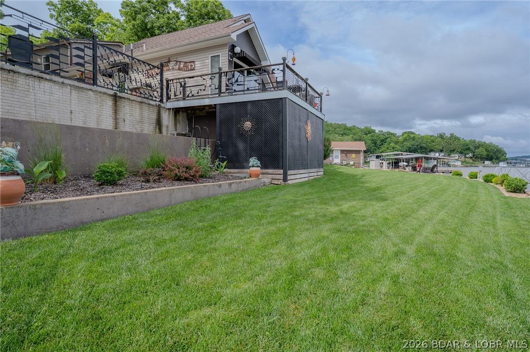 Image 4: side yard