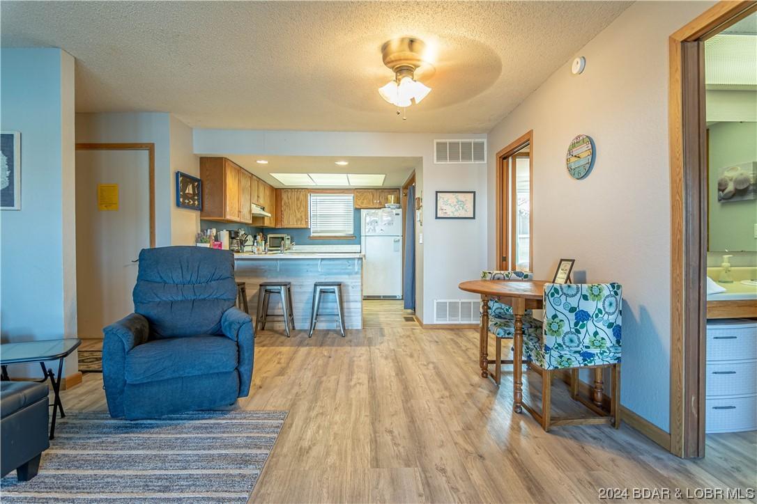 255 Lone Oak Point, Sunrise Beach, MO - lhrmls-01977722 - LakeHomes.com