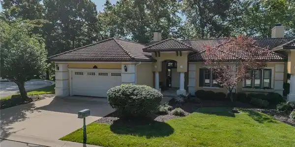 94 SOUTHSHORE Court
