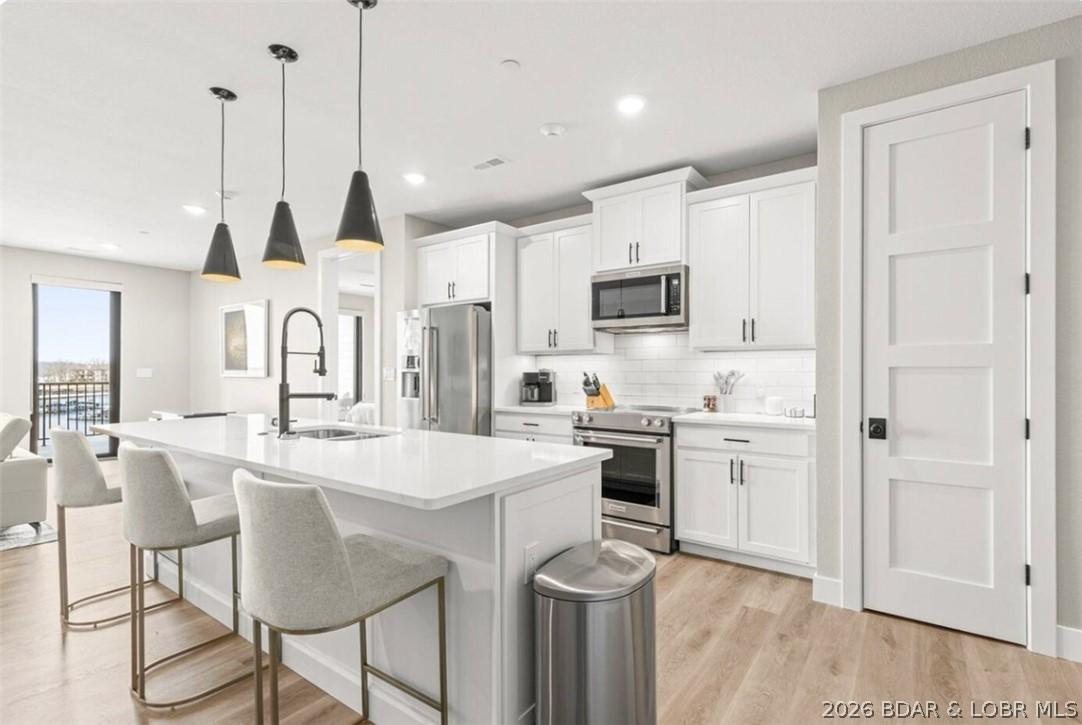 Image 3: Light and Bright Kitchen