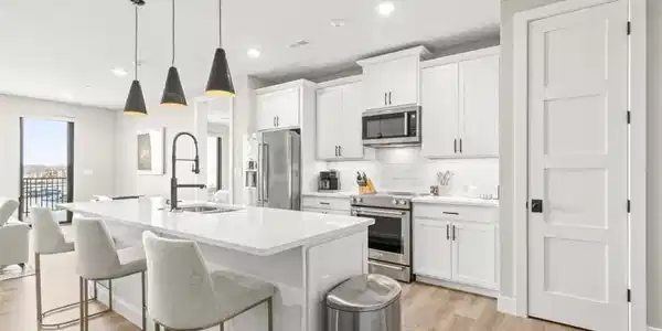 Image 3: Light and Bright Kitchen