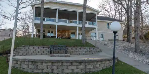 2185 Valley Road