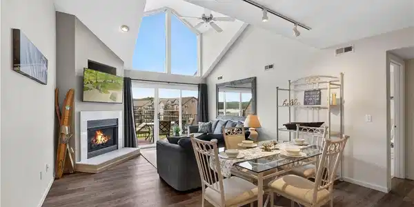 Image 2: Tall windows for plenty of natural lighting