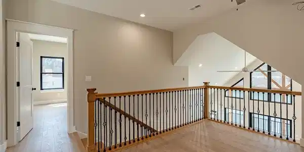 Image 4: Upper level sitting room looking towards one of tw
