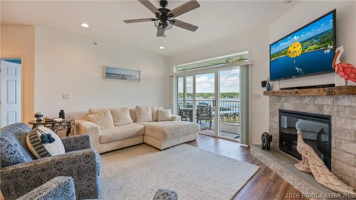 Image 1: Move in ready!! Welcome to unit 413 at Stoneledge