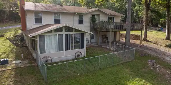 2443 Mohawk Lane