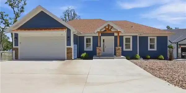 77 Lakeway Lane