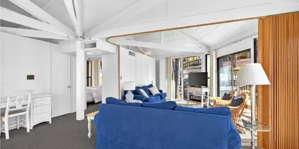 121 Tree Top Drive