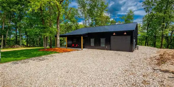 1380 Chimney Point