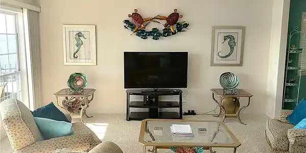 Image 3: Living room