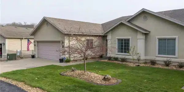 602 Waterford Circle