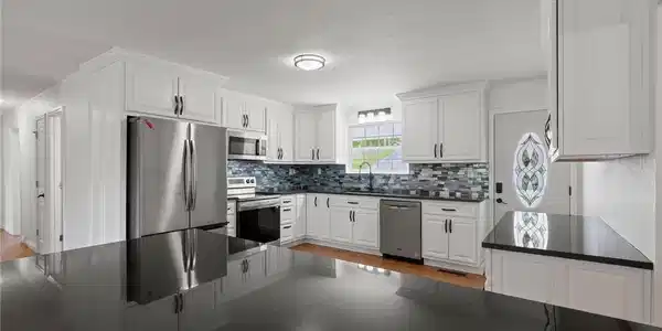 Image 3: Kitchen