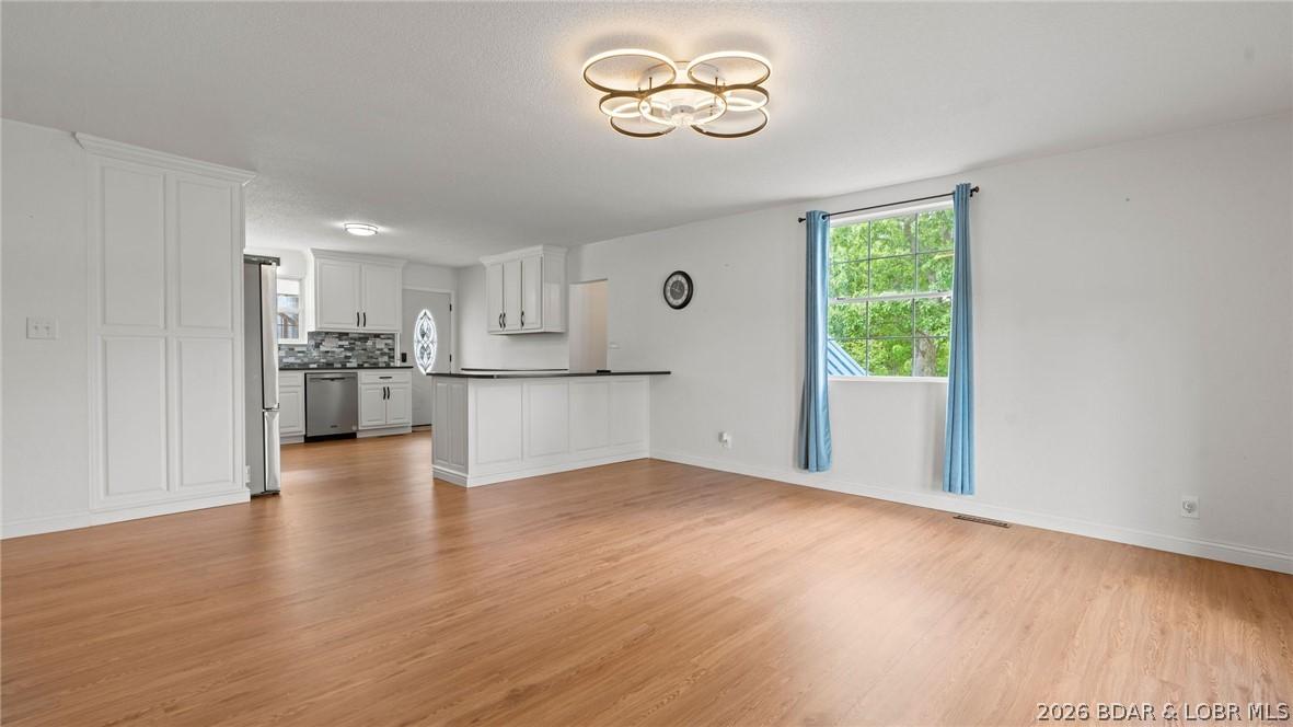 Image 4: Living Area Upper