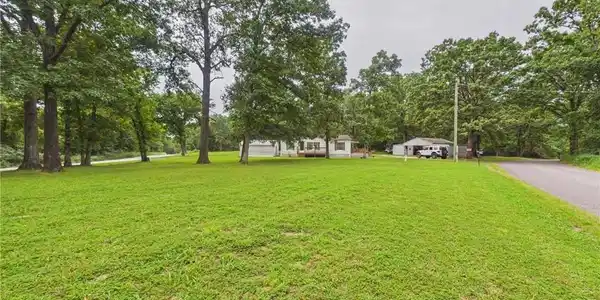 Image 4: Front yard