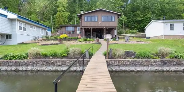 438 Lamplighter Drive