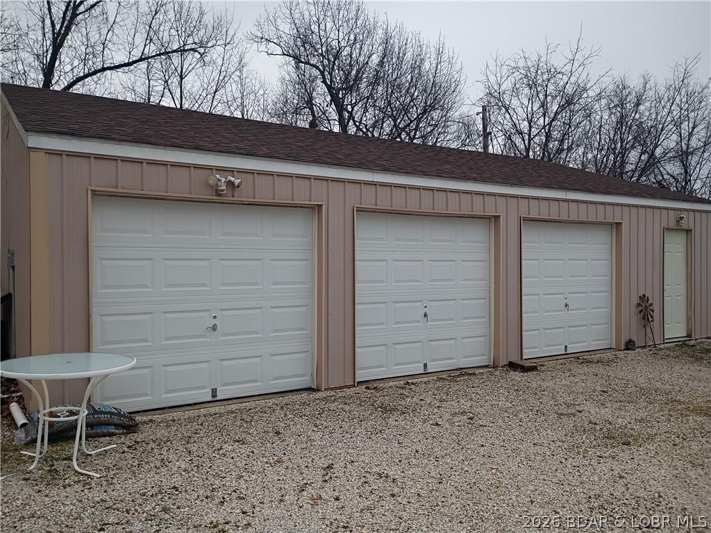 Image 2: 3 car detached Garage