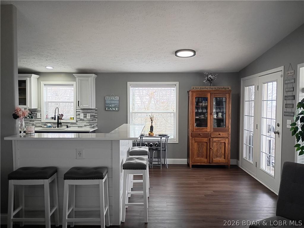 Image 4: Breakfast Bar and sliders to Covered Deck