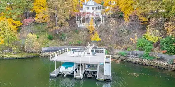 213 Crown Point Lane