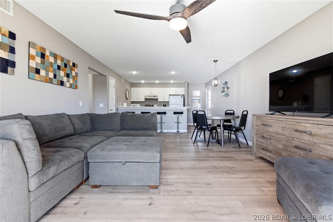 Image 3: Living Room