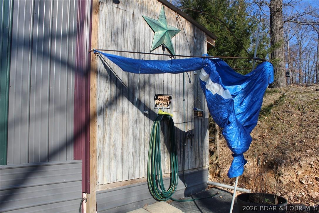 Image 3: Outdoor shower (perfect for washing dogs)
