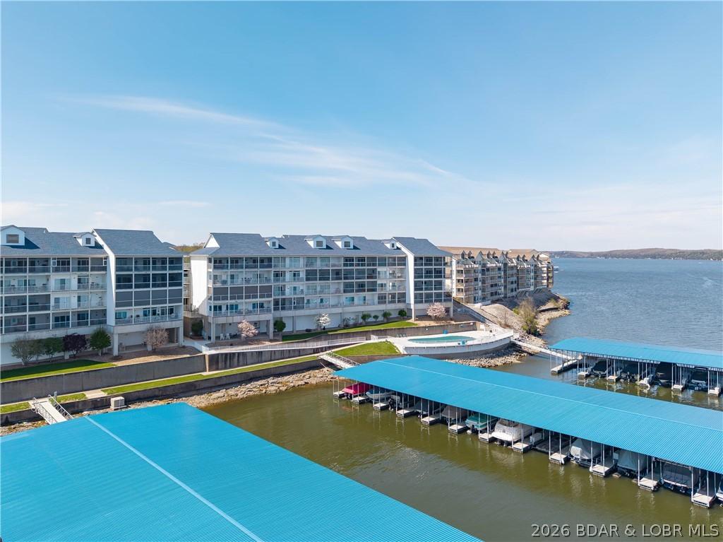 Image 1: Stoneledge Condos at the 20MM with lakefront heate