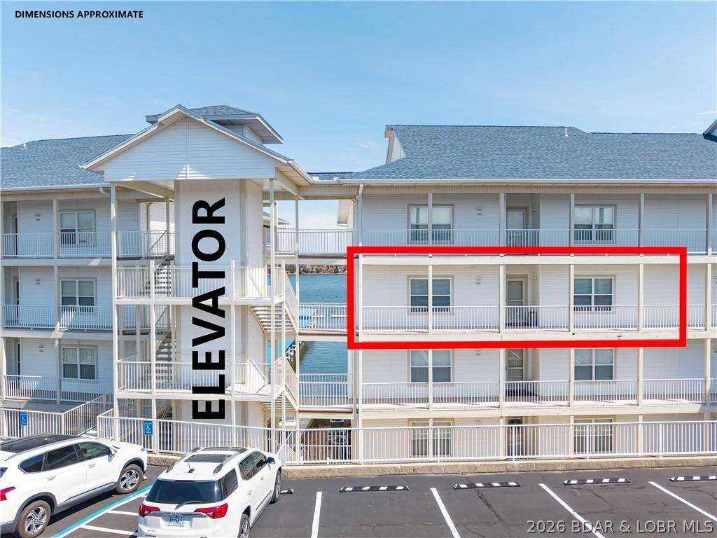 Image 4: Elevator access straight to your condo, pool & doc