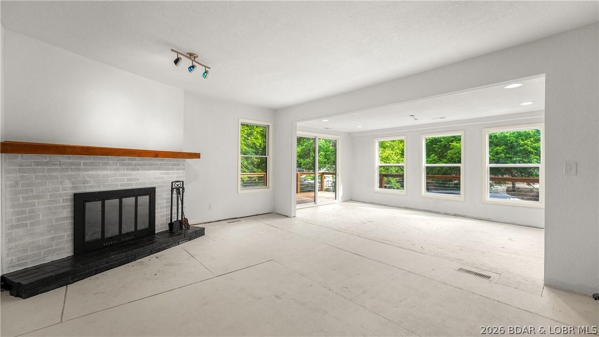 Image 3: Enough Living Space for all your family and friend