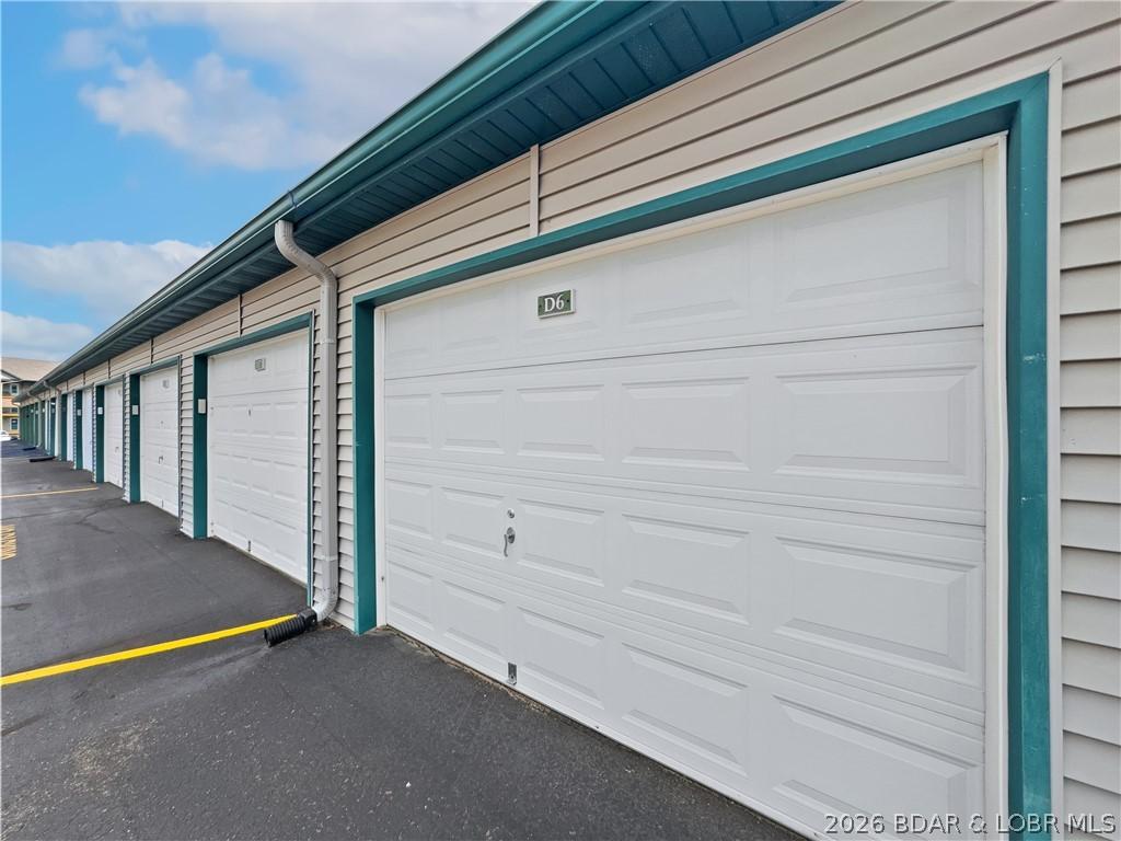 Image 1: Rare Unit for Sale with a Garage