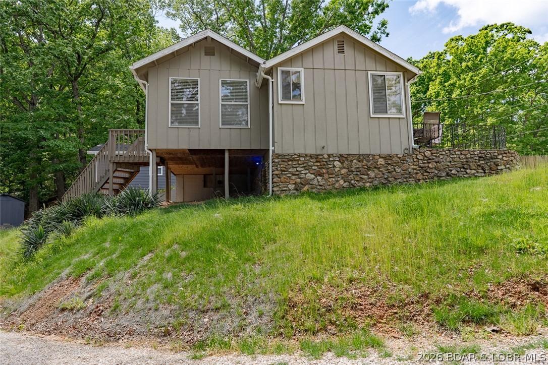 Image 3: Cute house with private dock!