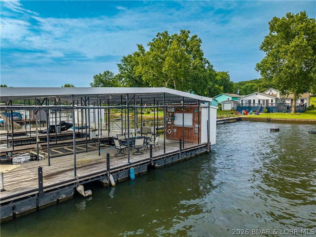 Image 2: 3 well dock to Lake front