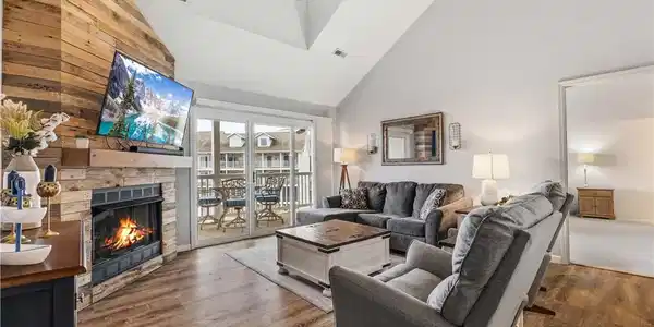 4800 Eagleview Drive