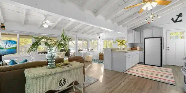 1583 Robin Hood Lane