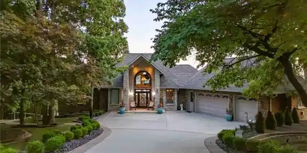 387 Stonebridge Lane