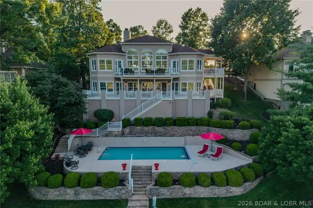 Image 1: Stunning lakeside setting!